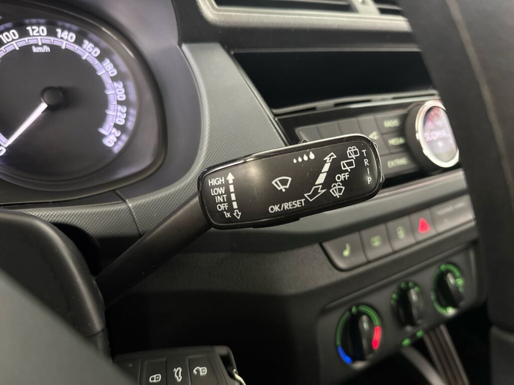 Skoda Fabia 2019 Sininen