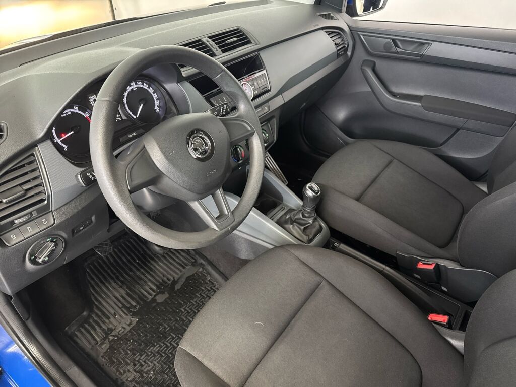 Skoda Fabia 2019 Sininen