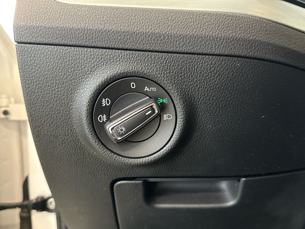 Skoda Superb 2019 Valkoinen