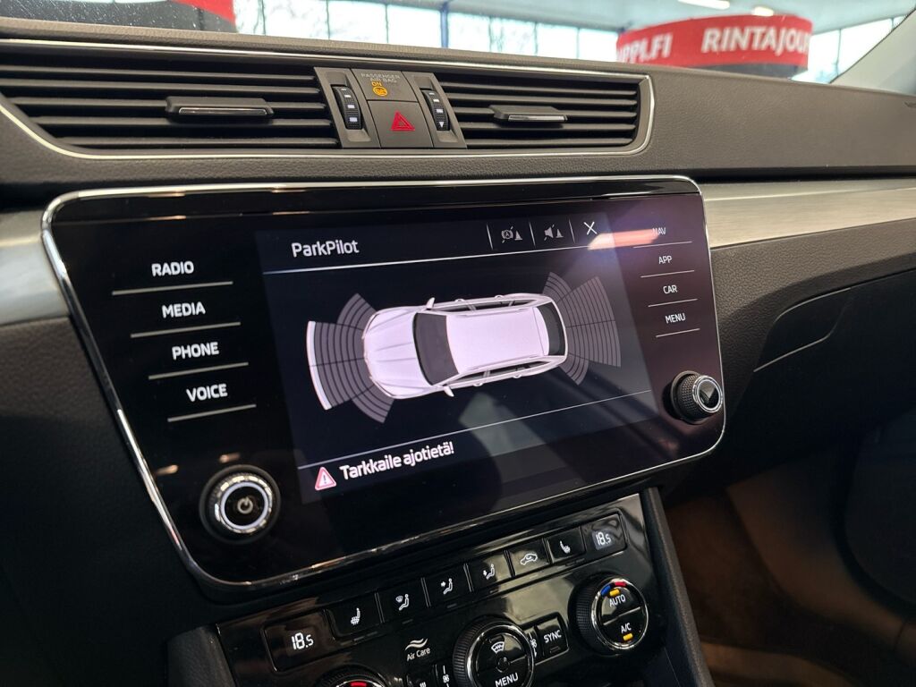 Skoda Superb 2019 Valkoinen