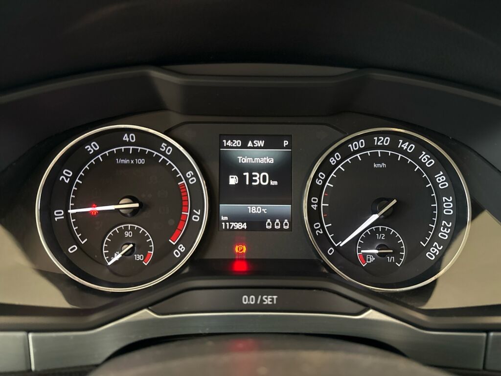 Skoda Superb 2019 Valkoinen