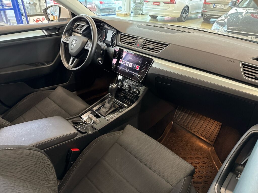 Skoda Superb 2019 Valkoinen