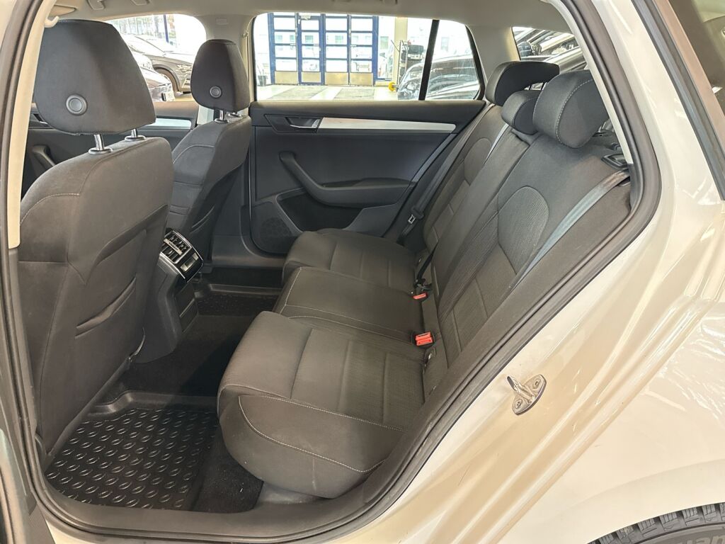 Skoda Superb 2019 Valkoinen