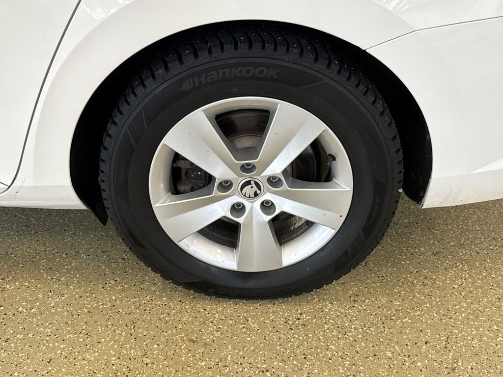 Skoda Superb 2019 Valkoinen