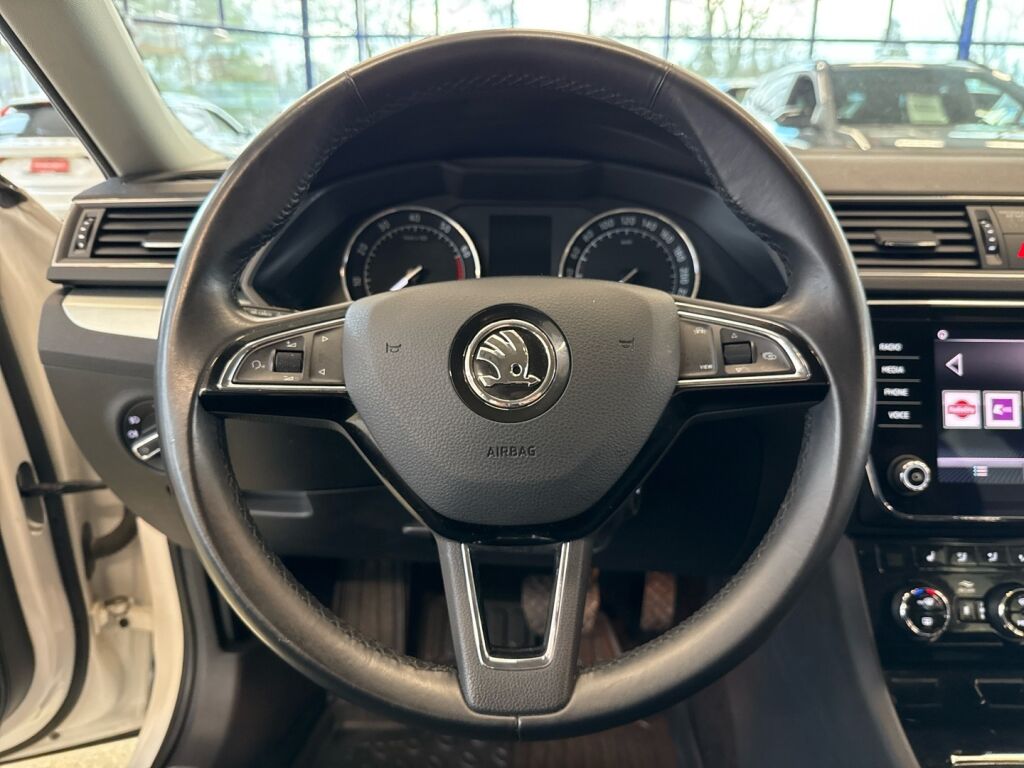 Skoda Superb 2019 Valkoinen
