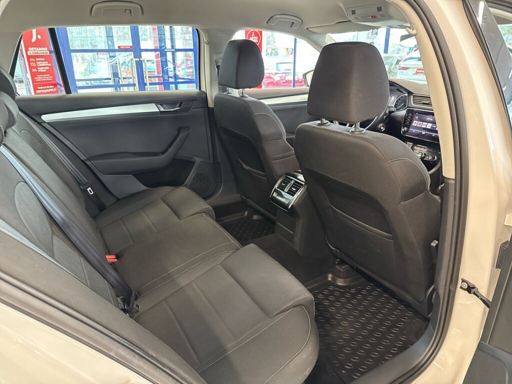 Skoda Superb 2019 Valkoinen