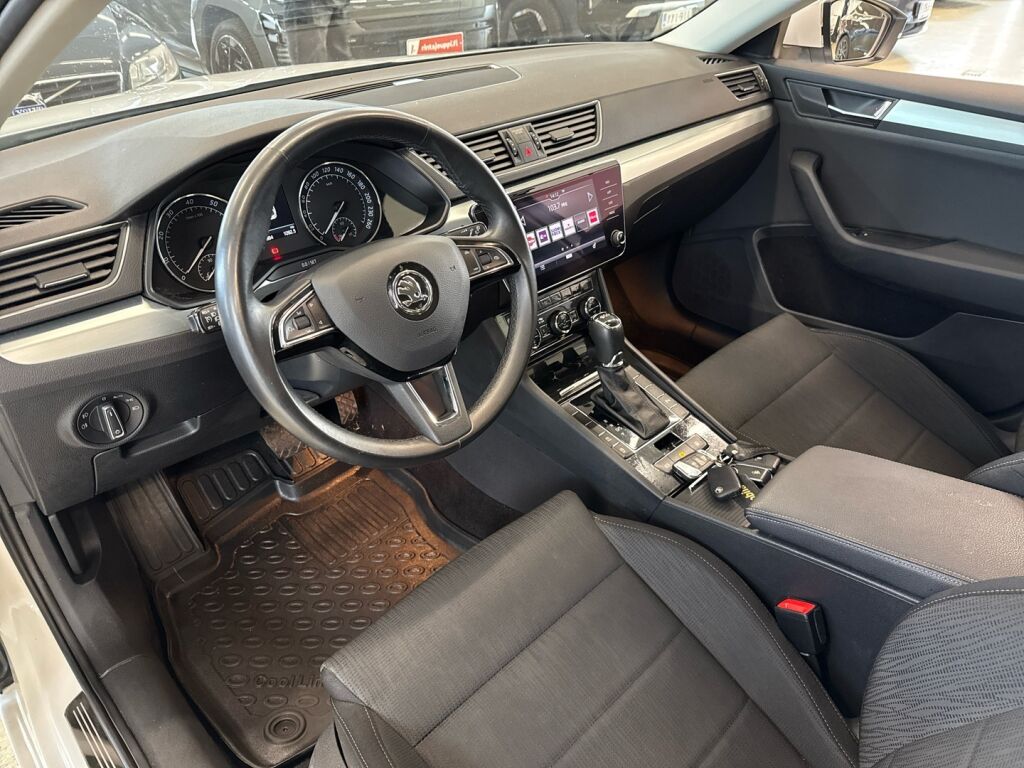 Skoda Superb 2019 Valkoinen