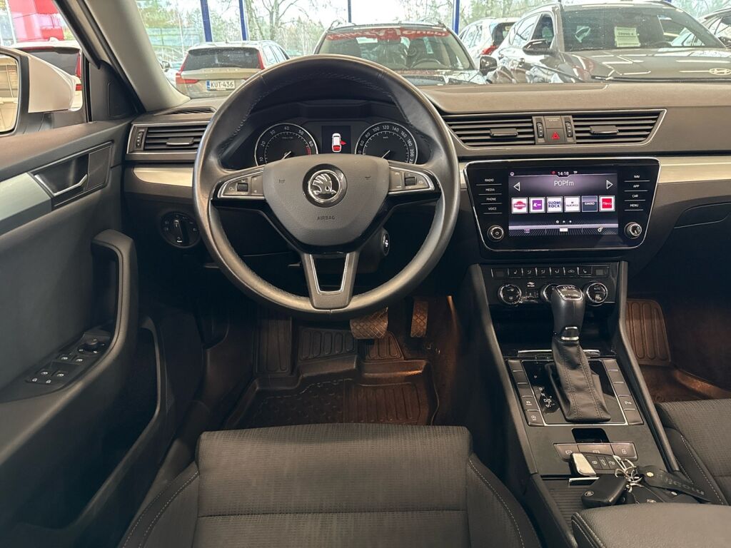 Skoda Superb 2019 Valkoinen