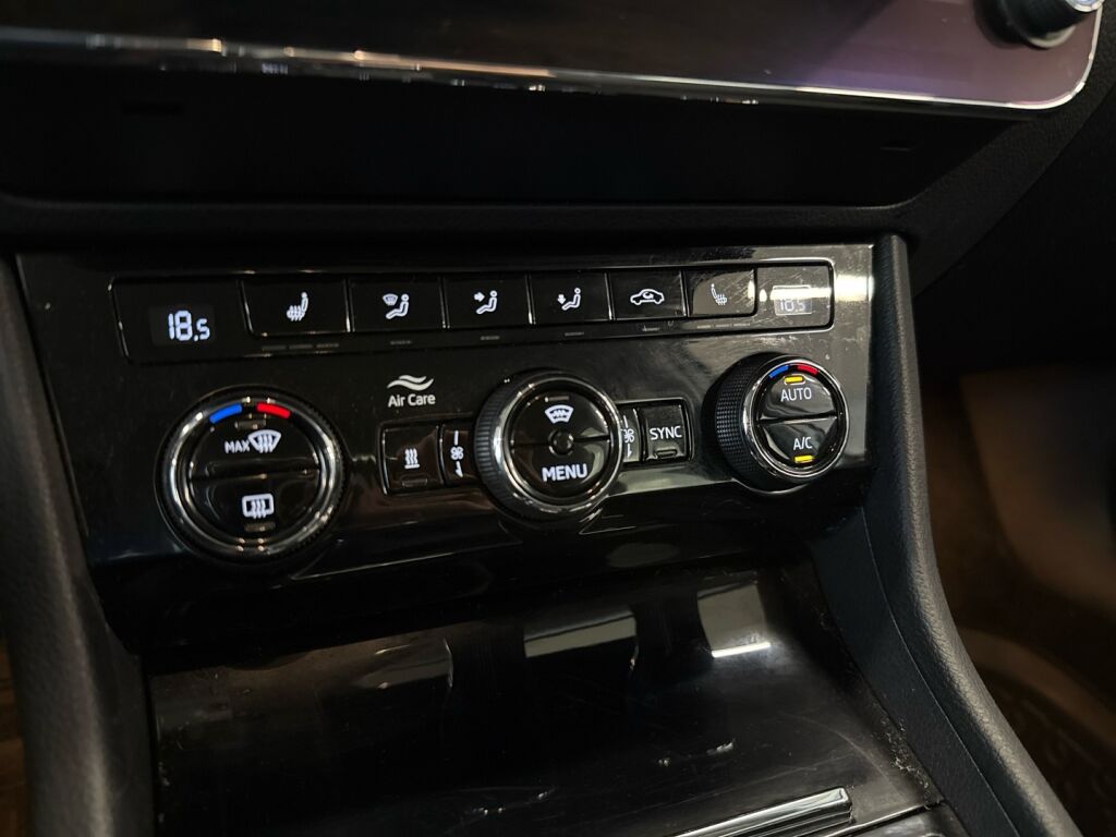 Skoda Superb 2019 Valkoinen