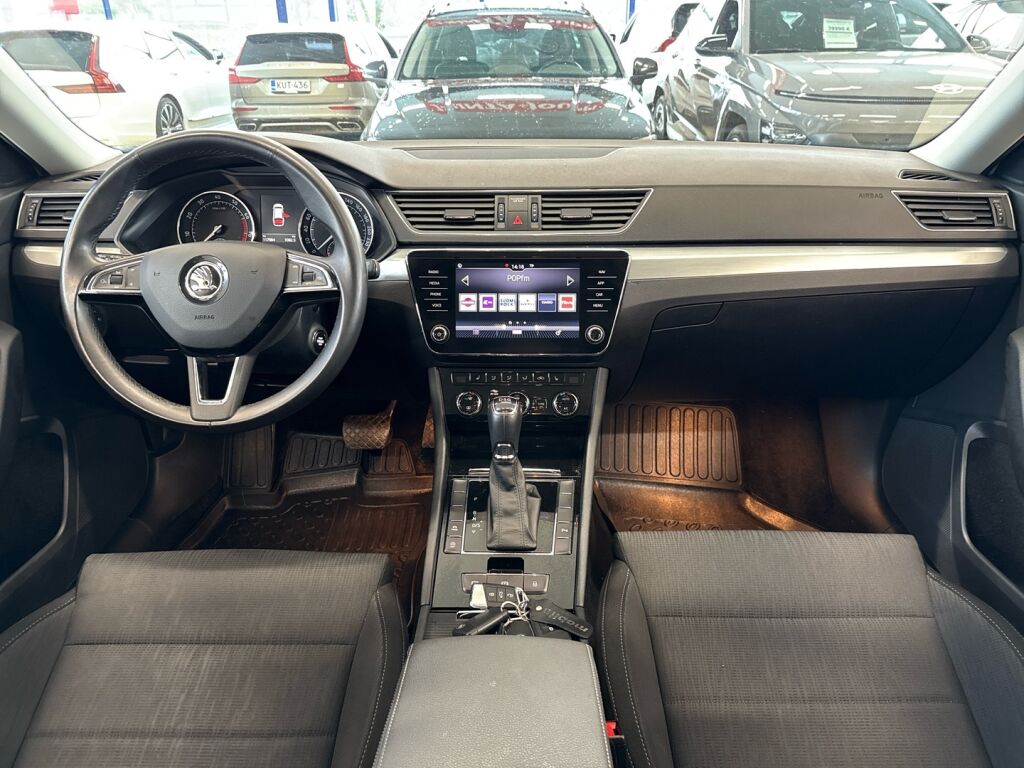 Skoda Superb 2019 Valkoinen