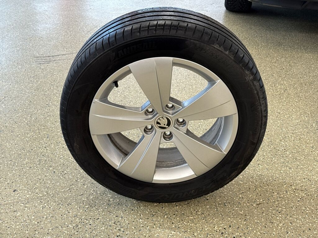 Skoda Superb 2019 Valkoinen