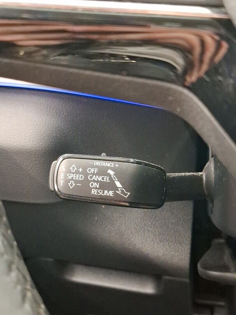 Skoda Karoq 2019 Sininen
