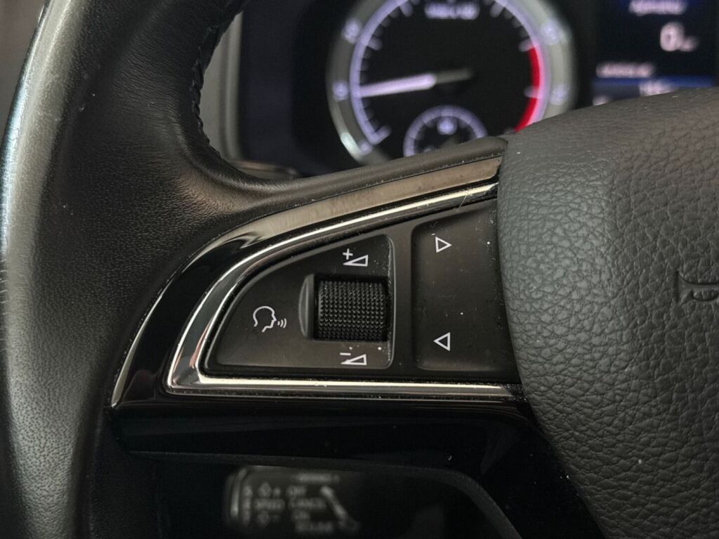 Skoda Karoq 2019 Sininen