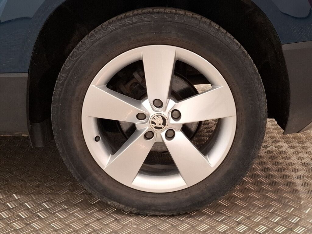 Skoda Karoq 2019 Sininen