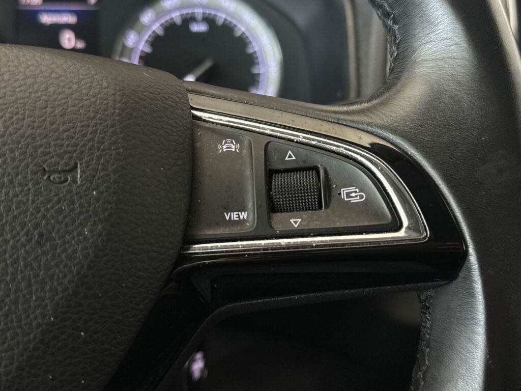 Skoda Karoq 2019 Sininen