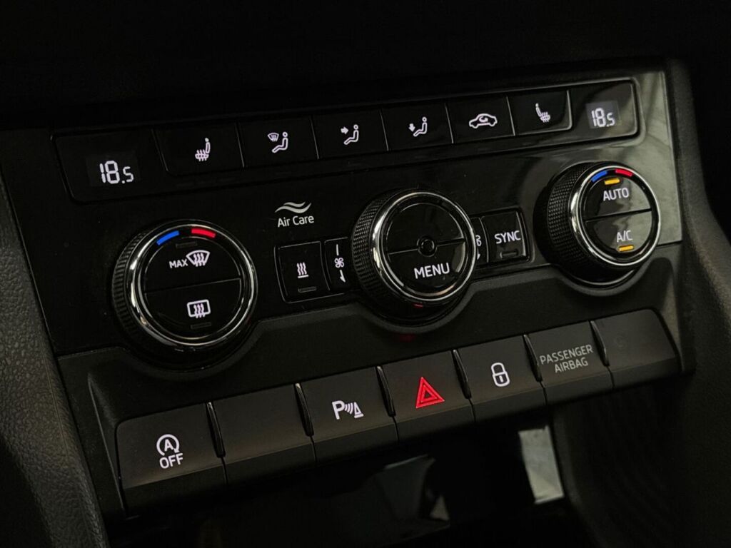 Skoda Karoq 2019 Sininen