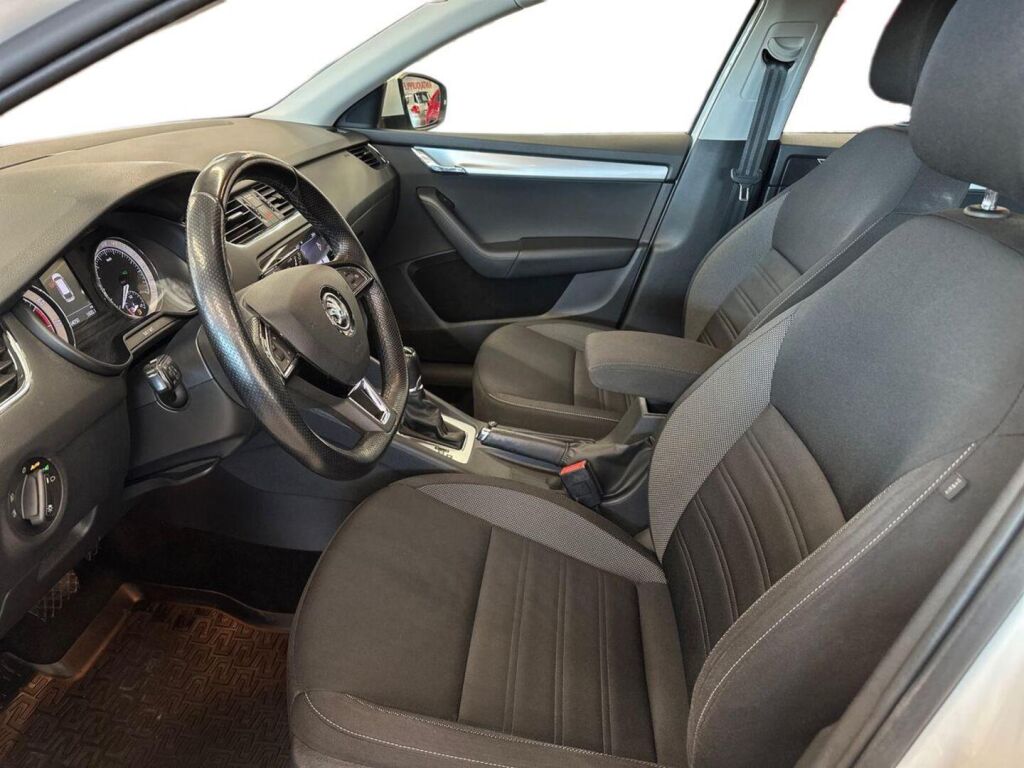 Skoda Octavia 2019 Valkoinen