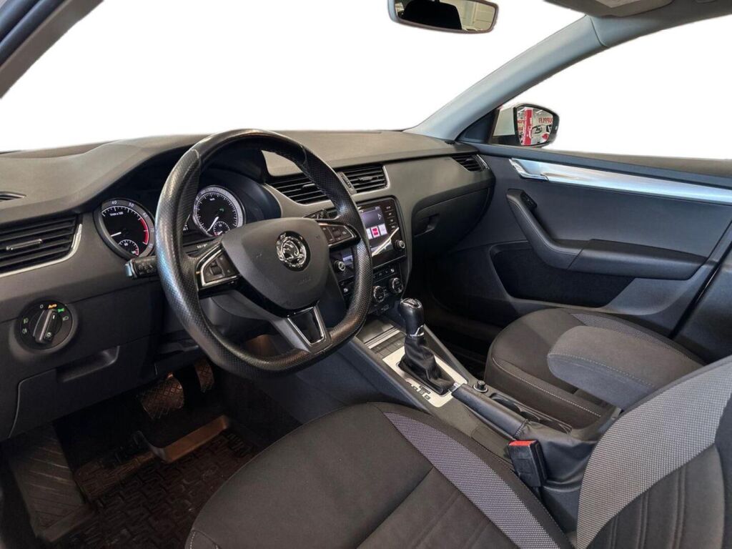Skoda Octavia 2019 Valkoinen