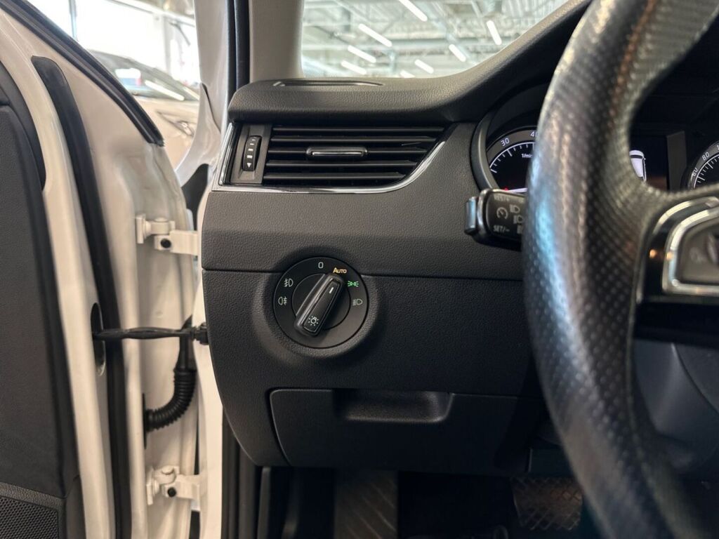 Skoda Octavia 2019 Valkoinen