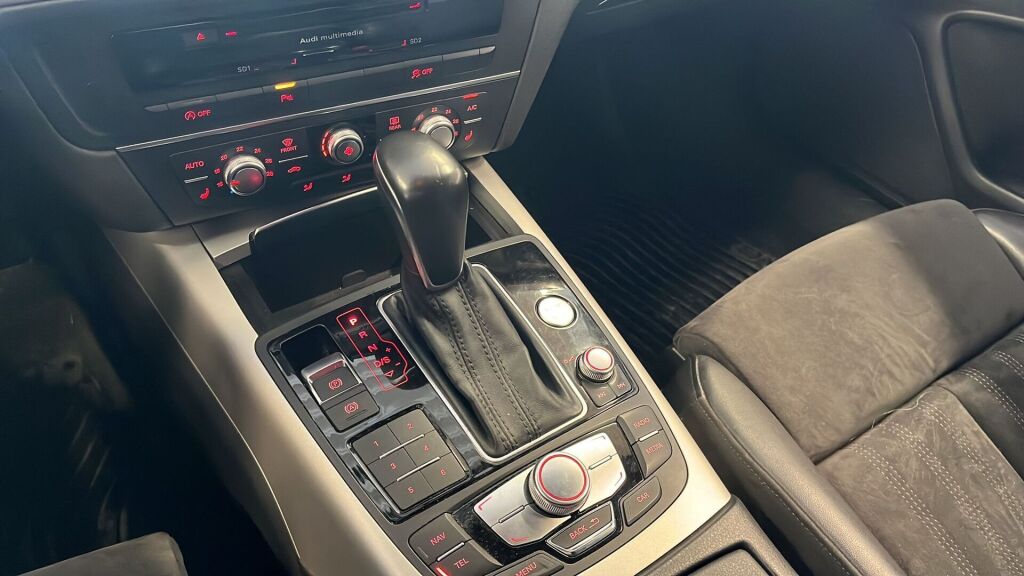 Audi A6 2015 Punainen