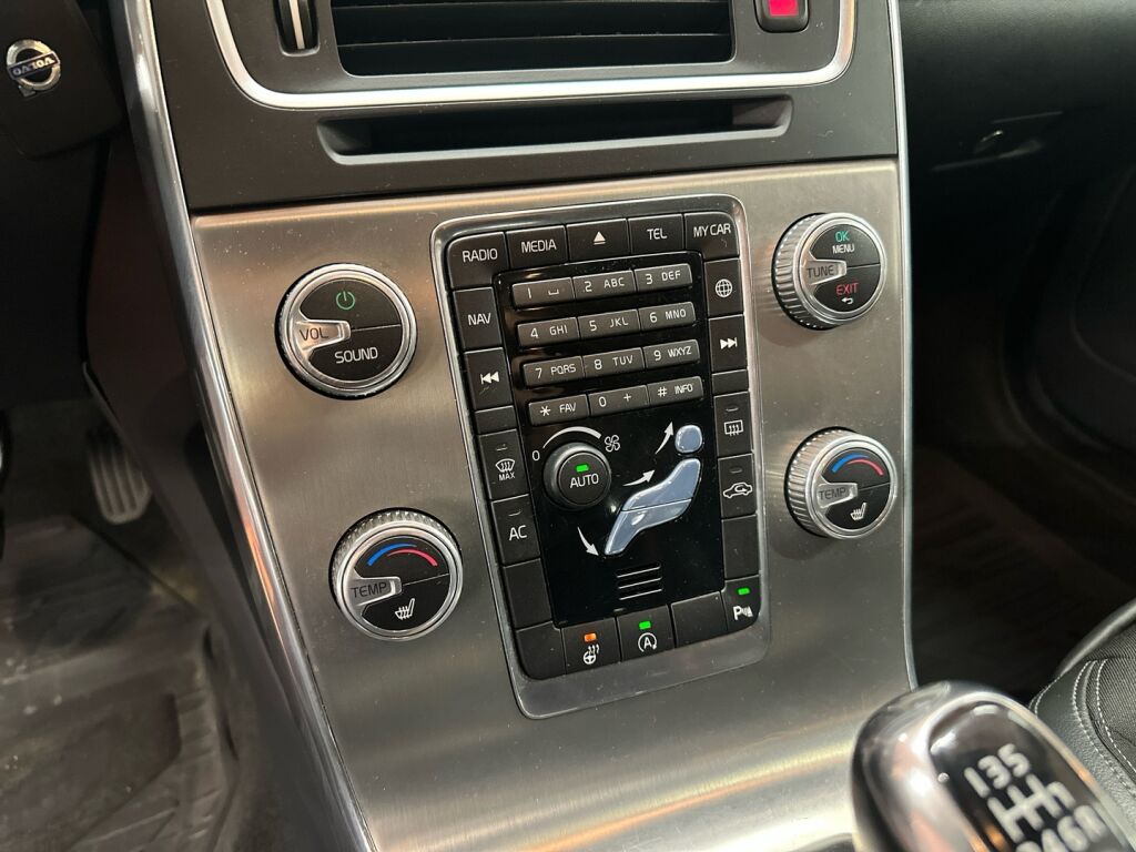 Volvo V60 2016 Musta