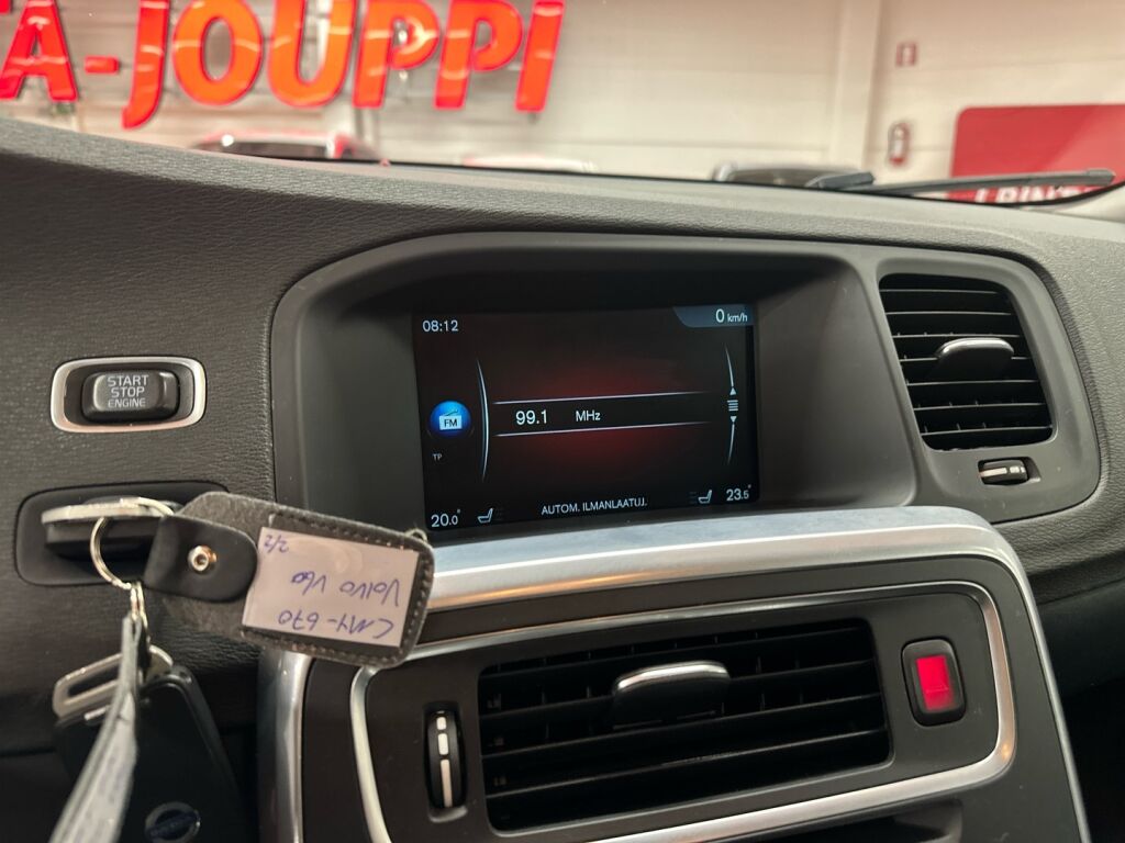 Volvo V60 2016 Musta