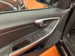 Volvo V60 2016 Musta