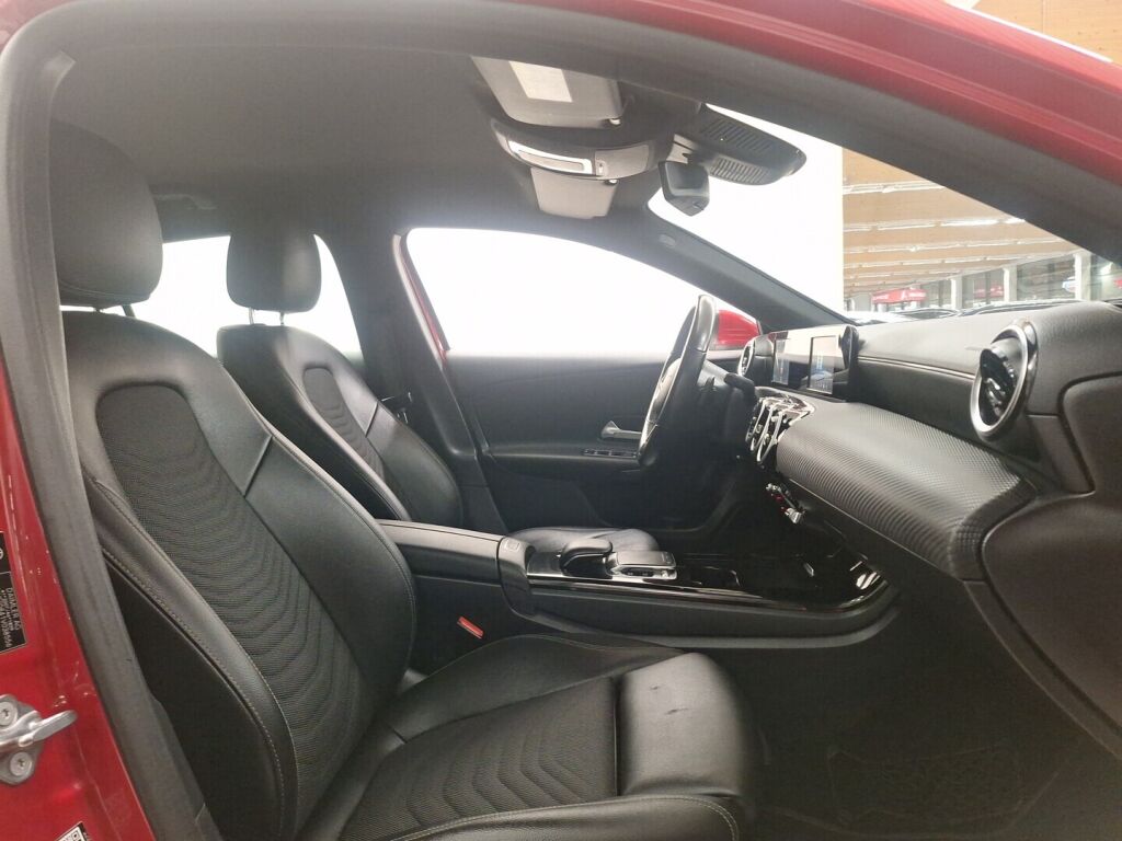 Mercedes-Benz A 2019 Punainen