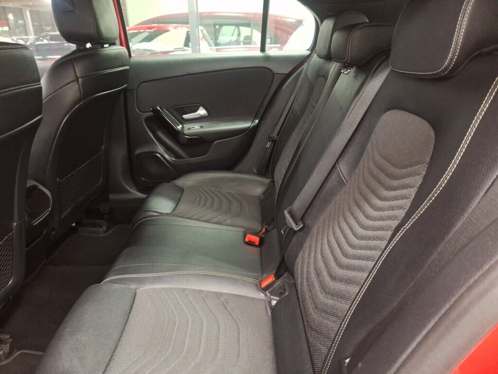 Mercedes-Benz A 2019 Punainen