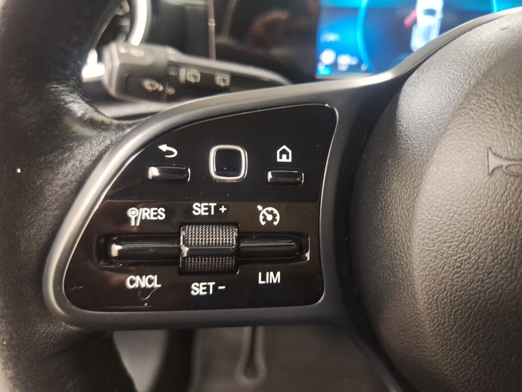 Mercedes-Benz A 2019 Punainen