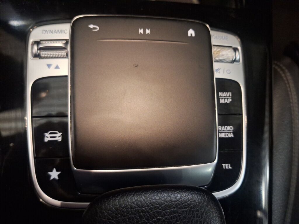 Mercedes-Benz A 2019 Punainen