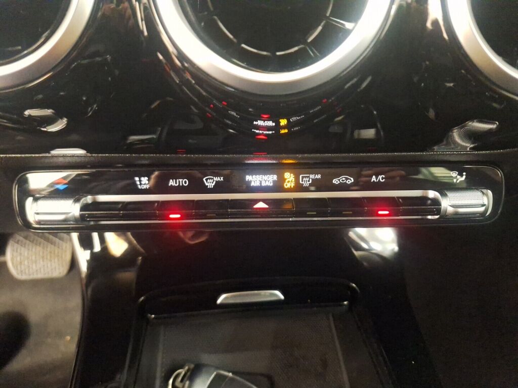 Mercedes-Benz A 2019 Punainen