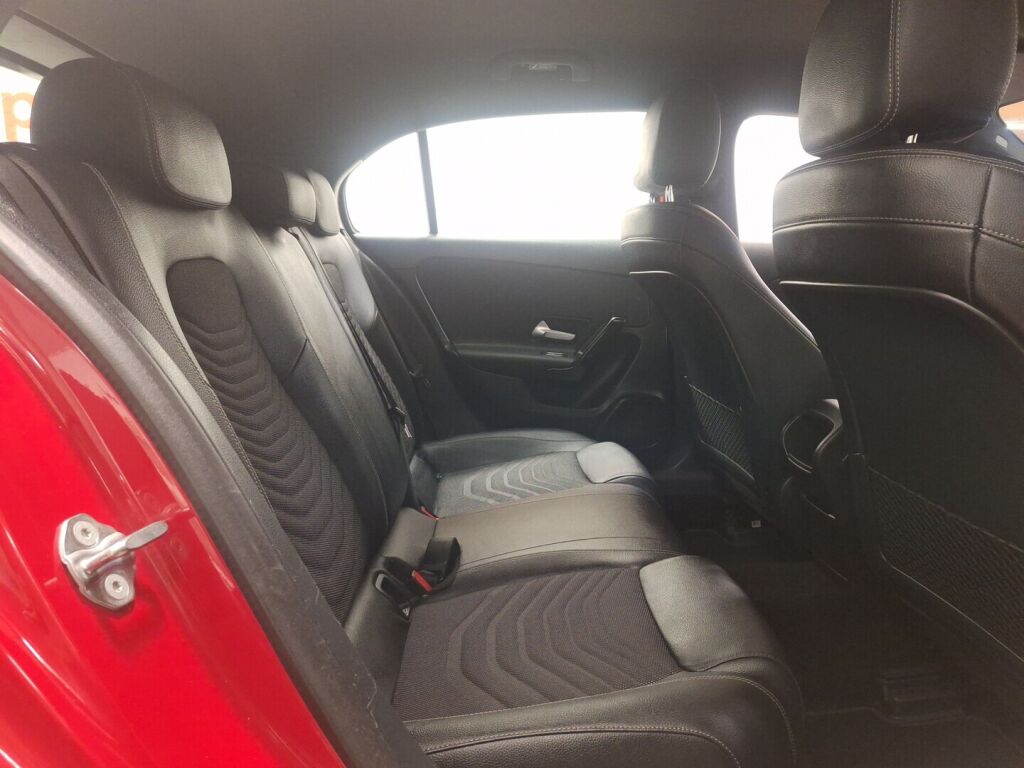 Mercedes-Benz A 2019 Punainen