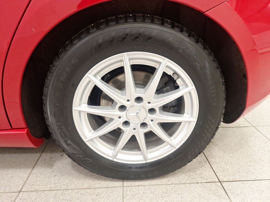 Mercedes-Benz A 2019 Punainen