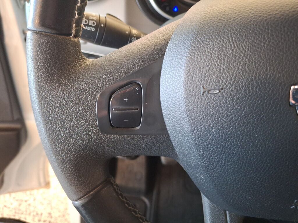 Nissan NV300 2019 Valkoinen