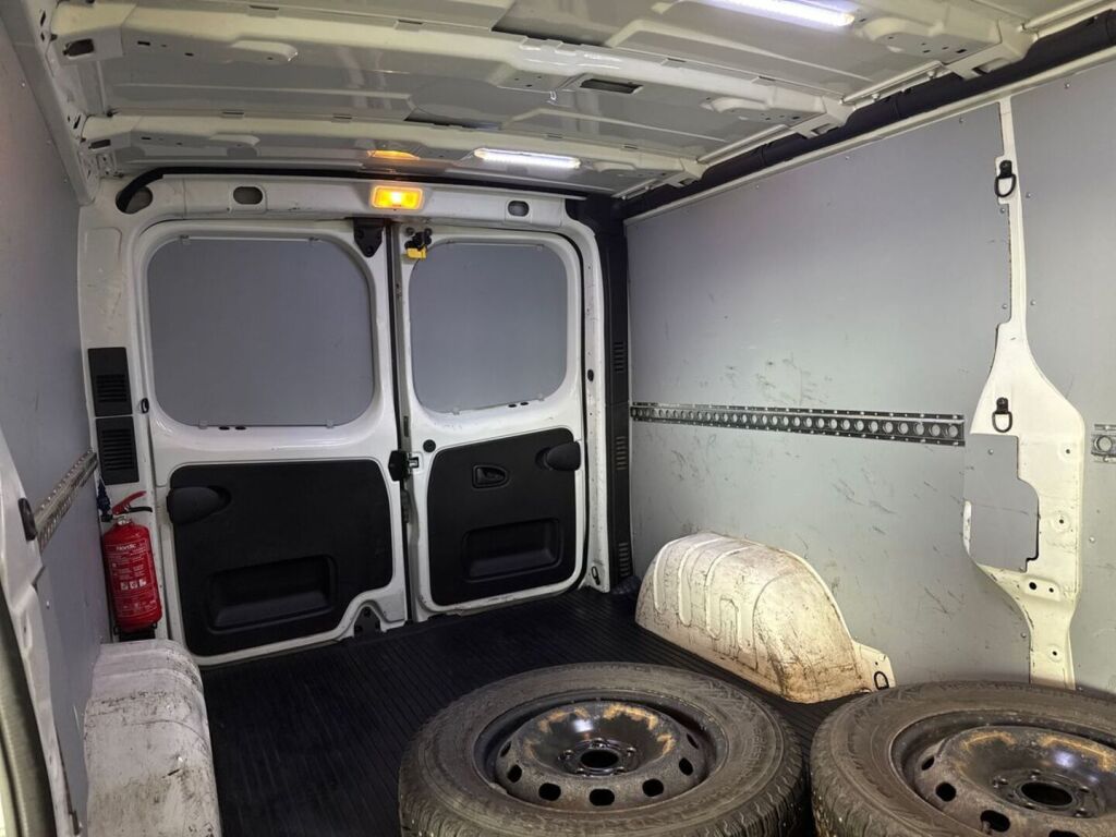 Renault Trafic 2019 Valkoinen