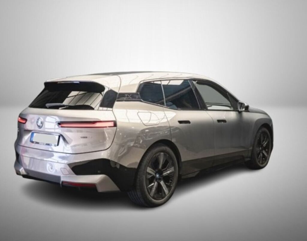 BMW iX 2023 Harmaa (Oxide Grey II Metallic)