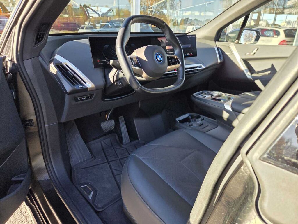 BMW iX 2023 Harmaa (Oxide Grey II Metallic)