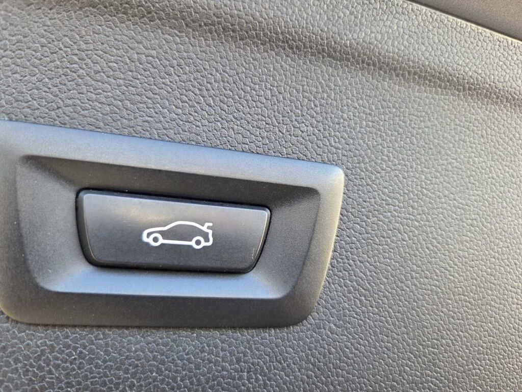 BMW iX 2023 Harmaa (Oxide Grey II Metallic)