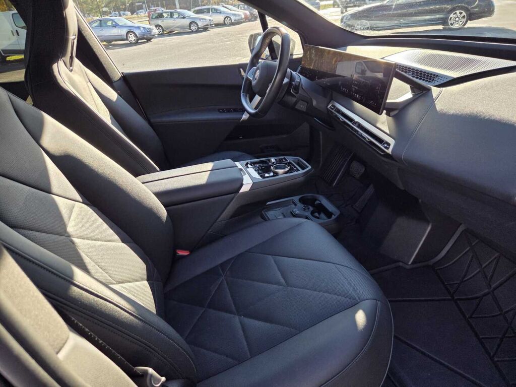 BMW iX 2023 Harmaa (Oxide Grey II Metallic)