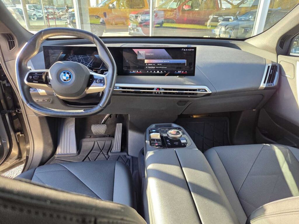 BMW iX 2023 Harmaa (Oxide Grey II Metallic)
