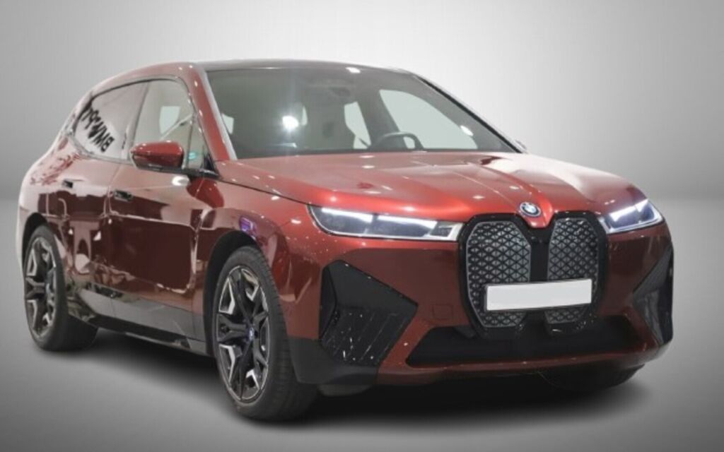 BMW iX 2023 Punainen