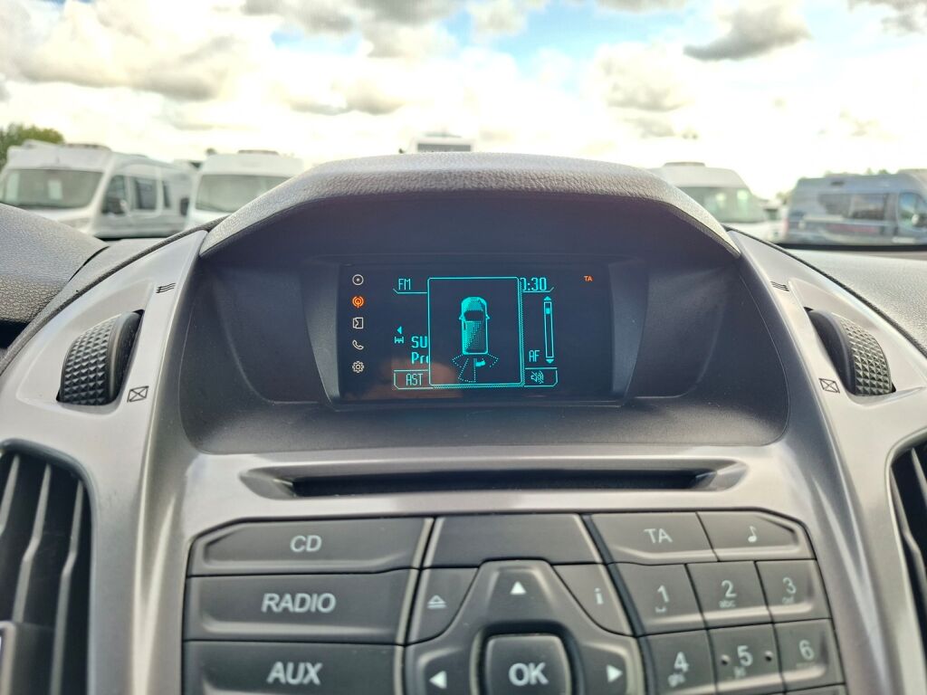 Ford Transit Connect 2015 Valkoinen