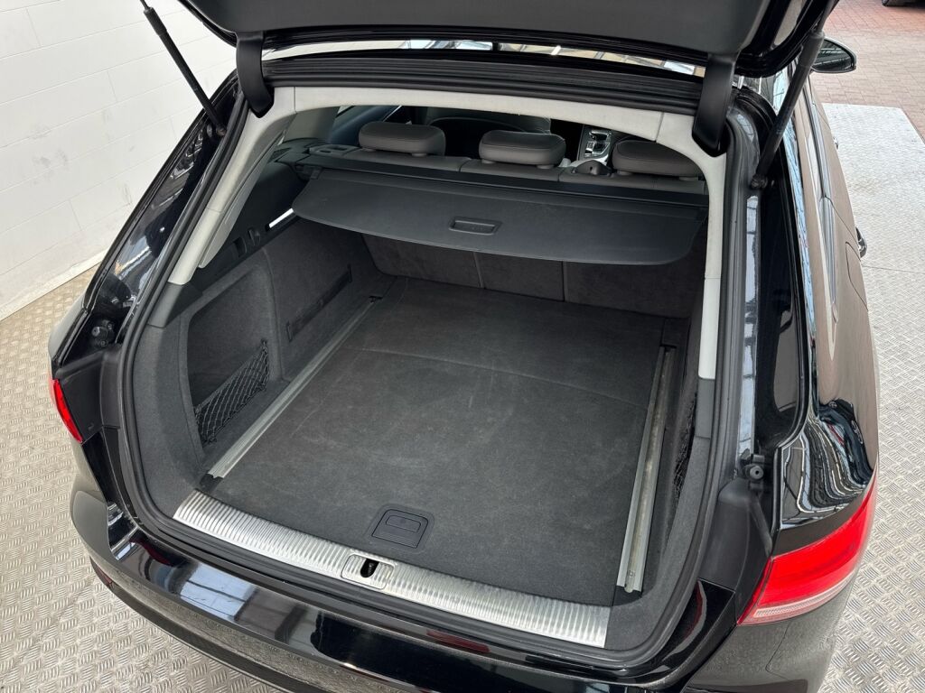 Audi A4 2017 Musta