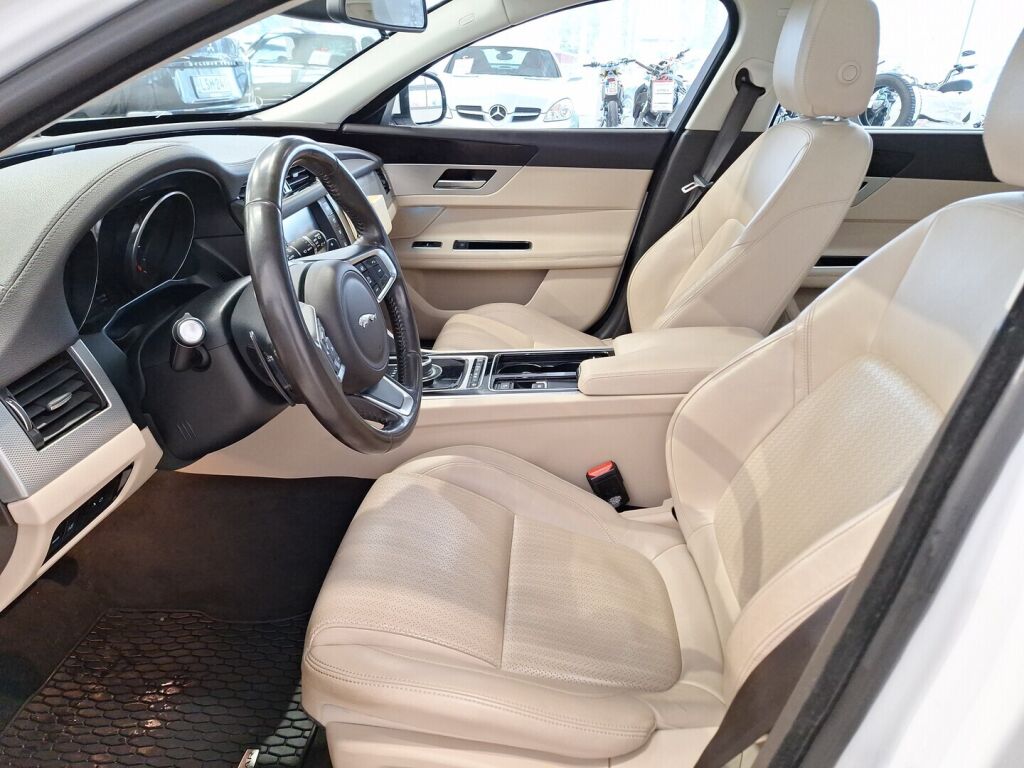 Jaguar XF 2019 Valkoinen