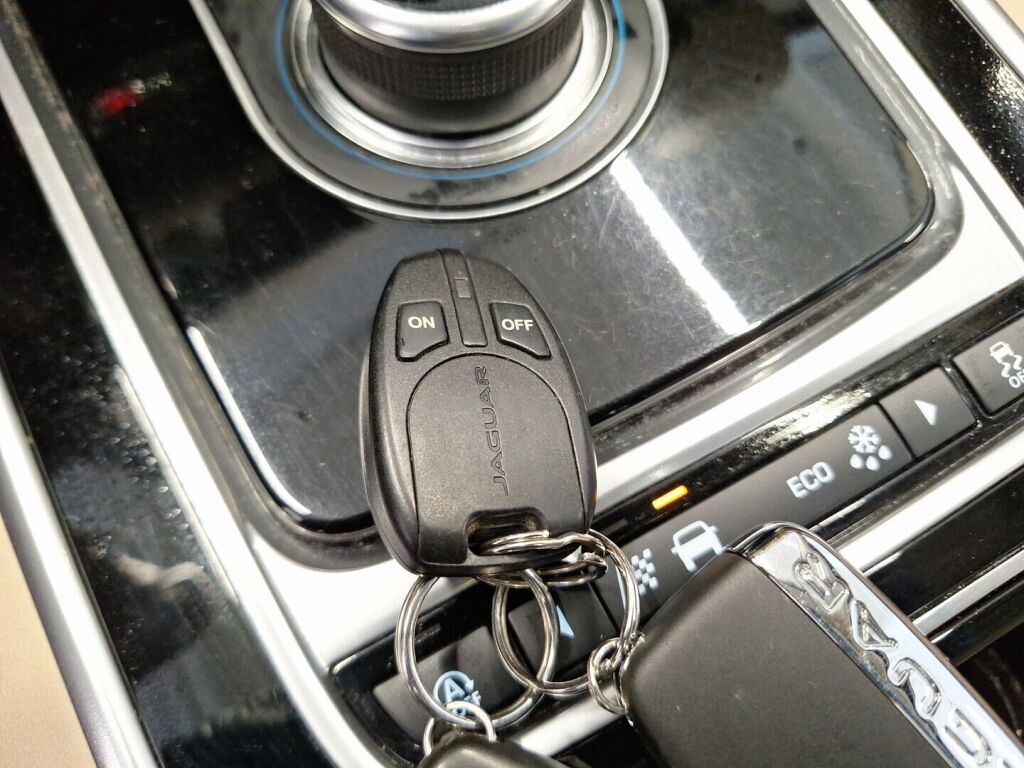 Jaguar XF 2019 Valkoinen