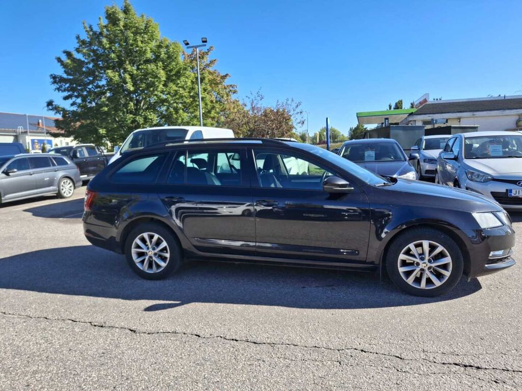 Skoda Octavia 2019 Musta