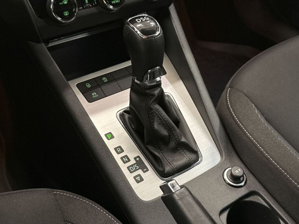 Skoda Octavia 2019 Musta
