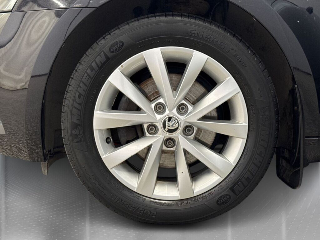 Skoda Octavia 2019 Musta