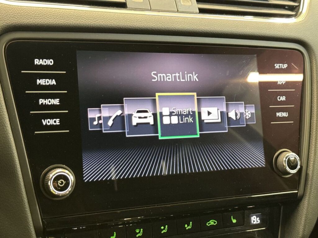 Skoda Octavia 2019 Musta